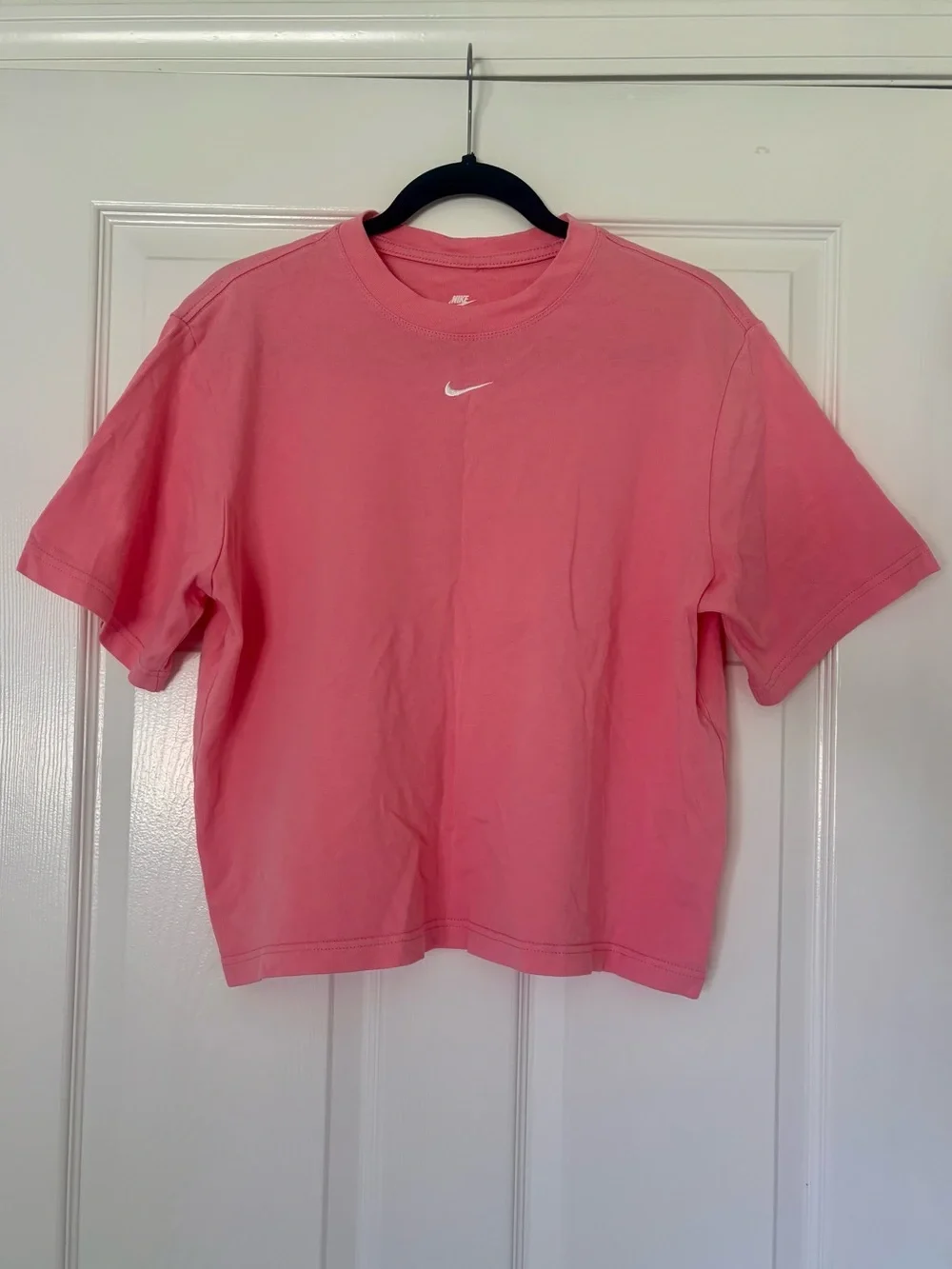 Nike Sportswear Essential Boxy T-Shirt Women’s size S Coral Chalk